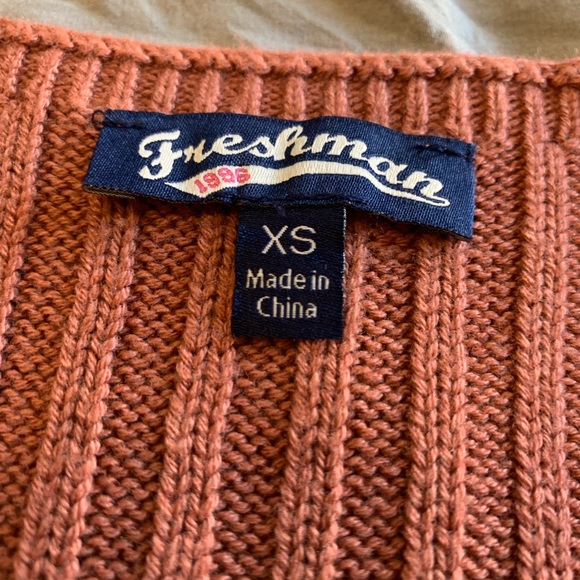 5/$25!!! Cute V Neck Tank - Picture 3 of 7